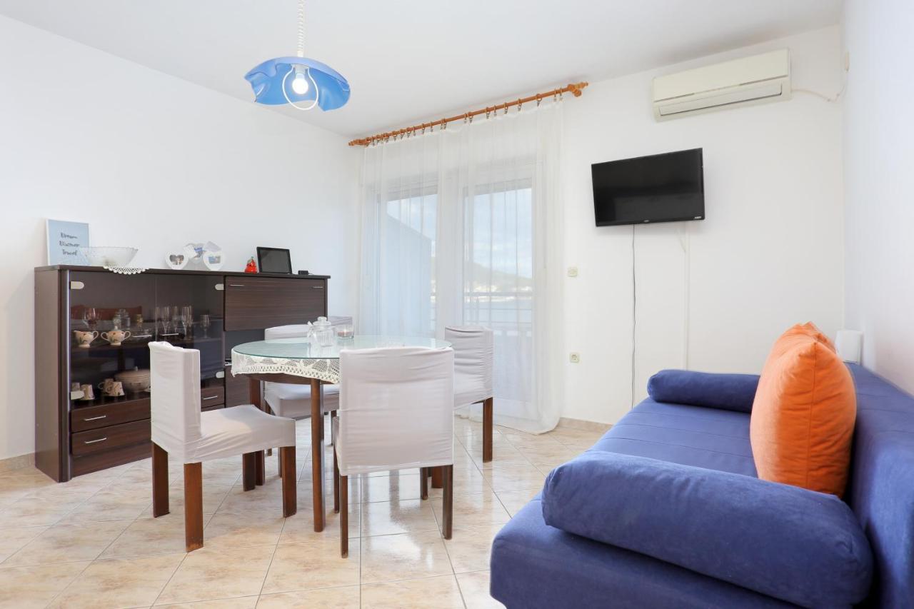 Apartments By The Sea Poljica, Trogir - 19316 มารีนา ภายนอก รูปภาพ