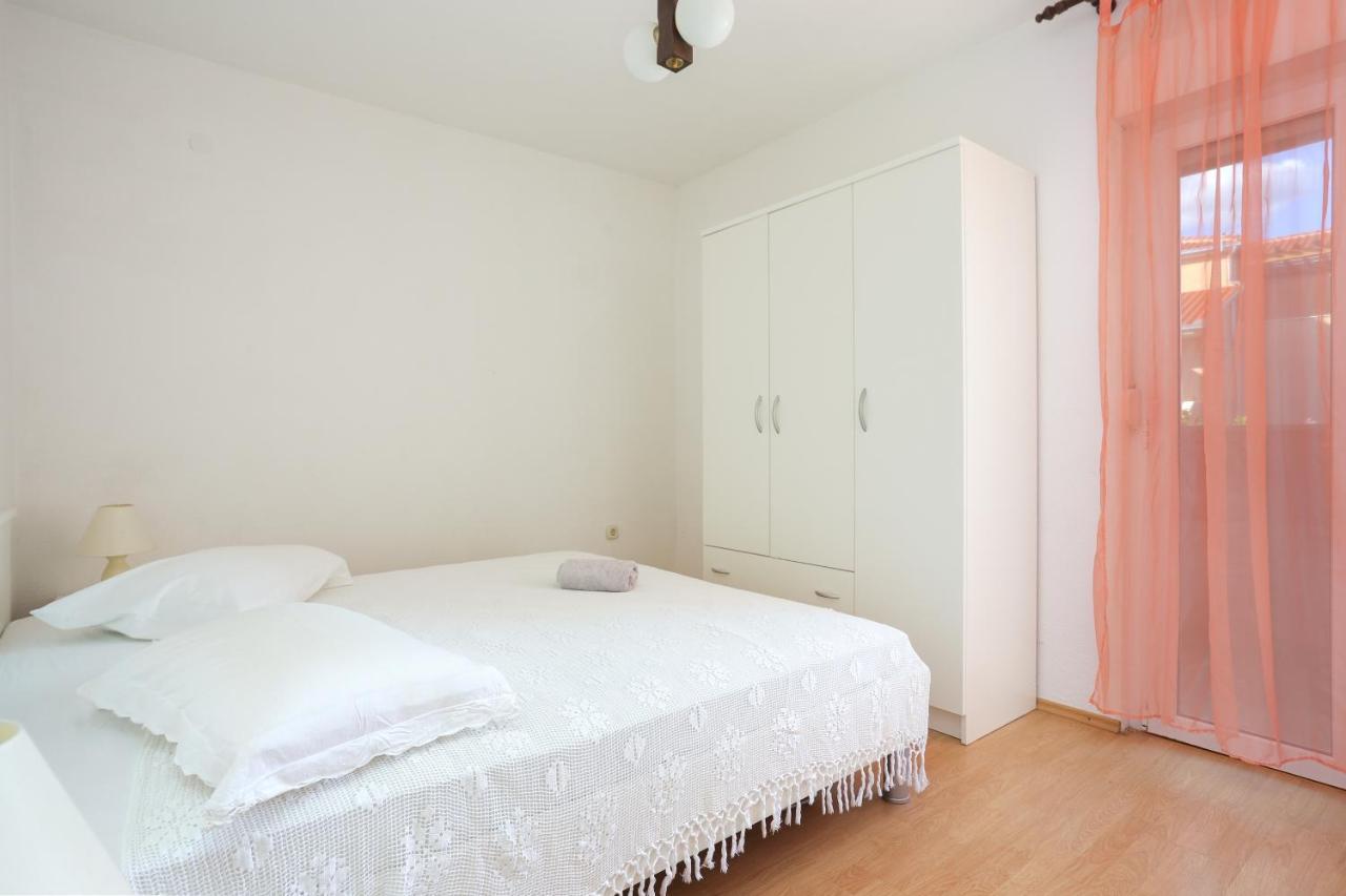 Apartments By The Sea Poljica, Trogir - 19316 มารีนา ภายนอก รูปภาพ