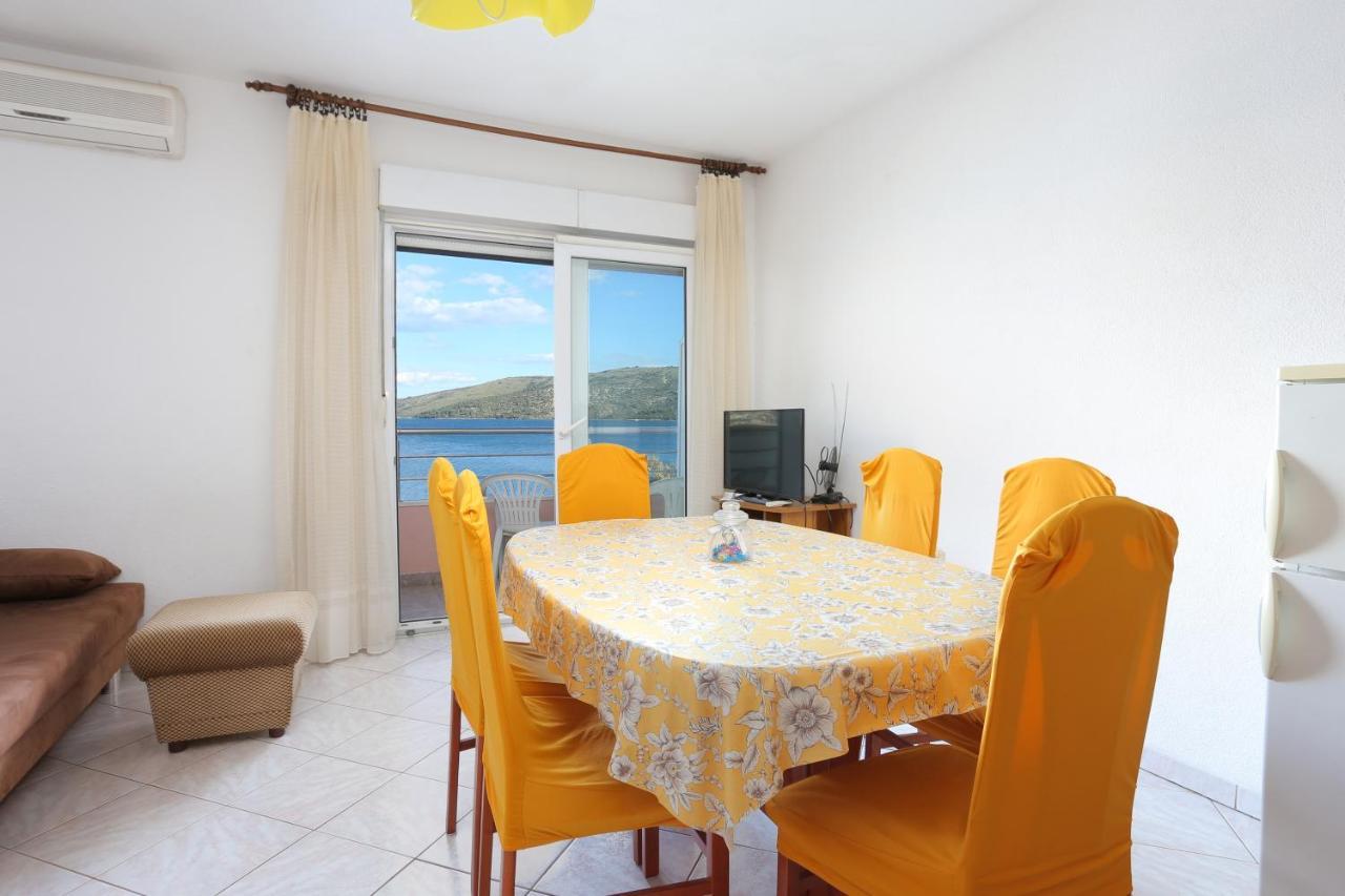 Apartments By The Sea Poljica, Trogir - 19316 มารีนา ภายนอก รูปภาพ